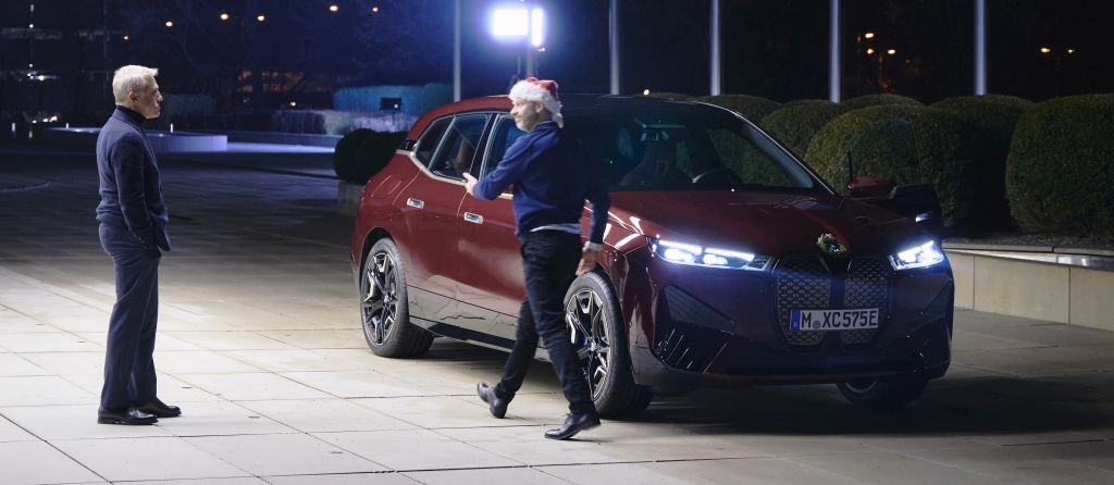 P90447303_highRes_the-bmw-christmas-fi