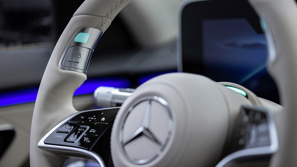 Mercedes-Benz erhält weltweit erste international gültige Systemgenehmigung für hochautomatisiertes Fahren Mercedes-Benz receives world's first internationally valid system approval for conditionally automated driving