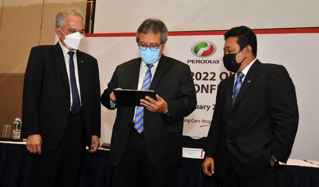 (From left) Perodua Auto Corp vice-president Datuk Ahmad Suhaimi Hashim, Zainal and Perodua Sales director JH Rozman Jaafar at the media briefing.