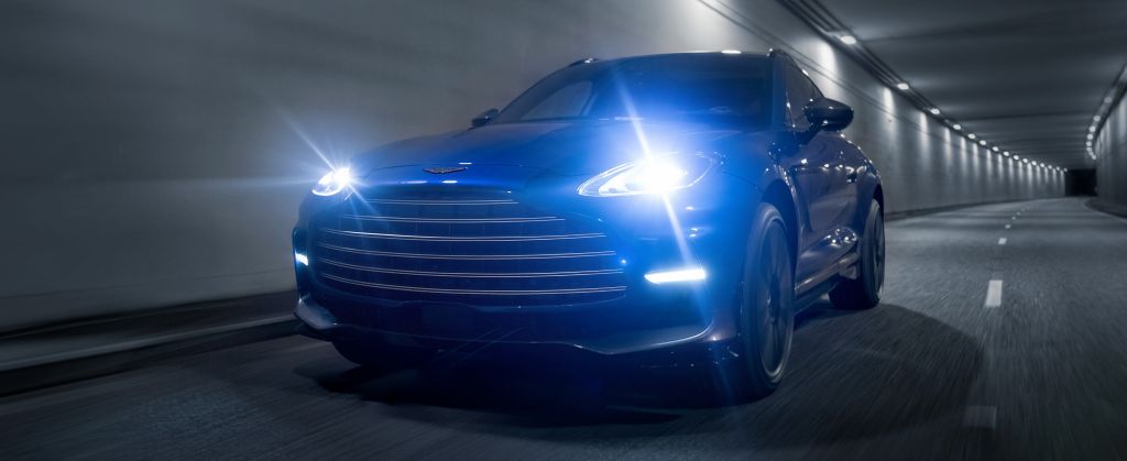 AstonMartinDBX707_01