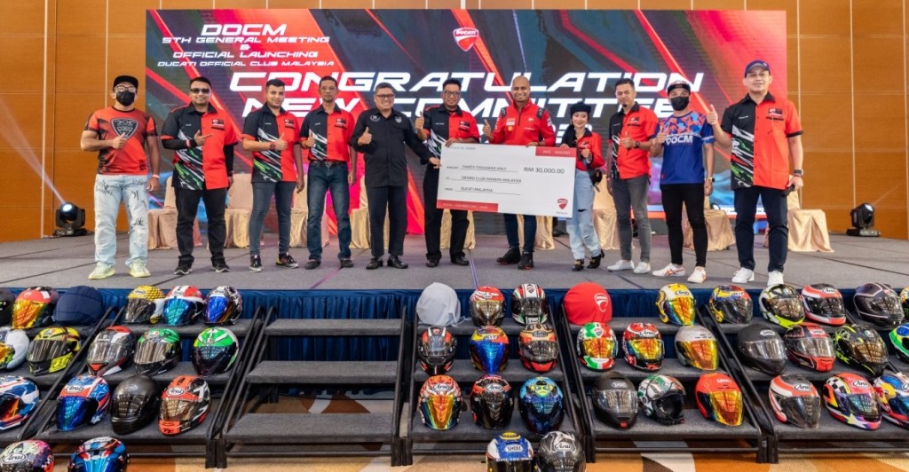 Ducati club president Ainul Hasri Shah (sixth from left) receiving the mock cheque from Ducati Malaysia head of company Dennis Michael (fifth from right) in the presence of club main committee members.