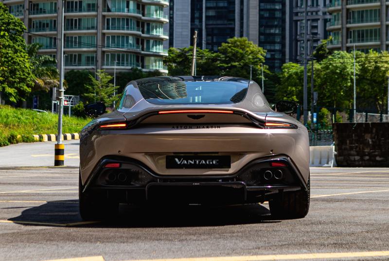 Aston_Martin_Bohemian_3