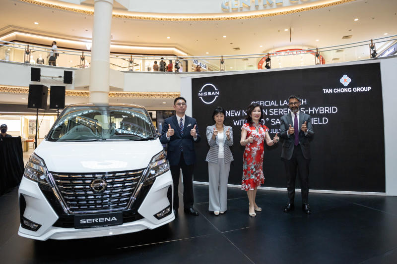 Ho, Hoshino, Tan Chong group deputy president Datuk Dr Rosie Tan and Nissan Asia & Oceania vice-president (marketing) Nirmal Nair at the launch of the new Serena S-Hybrid.
