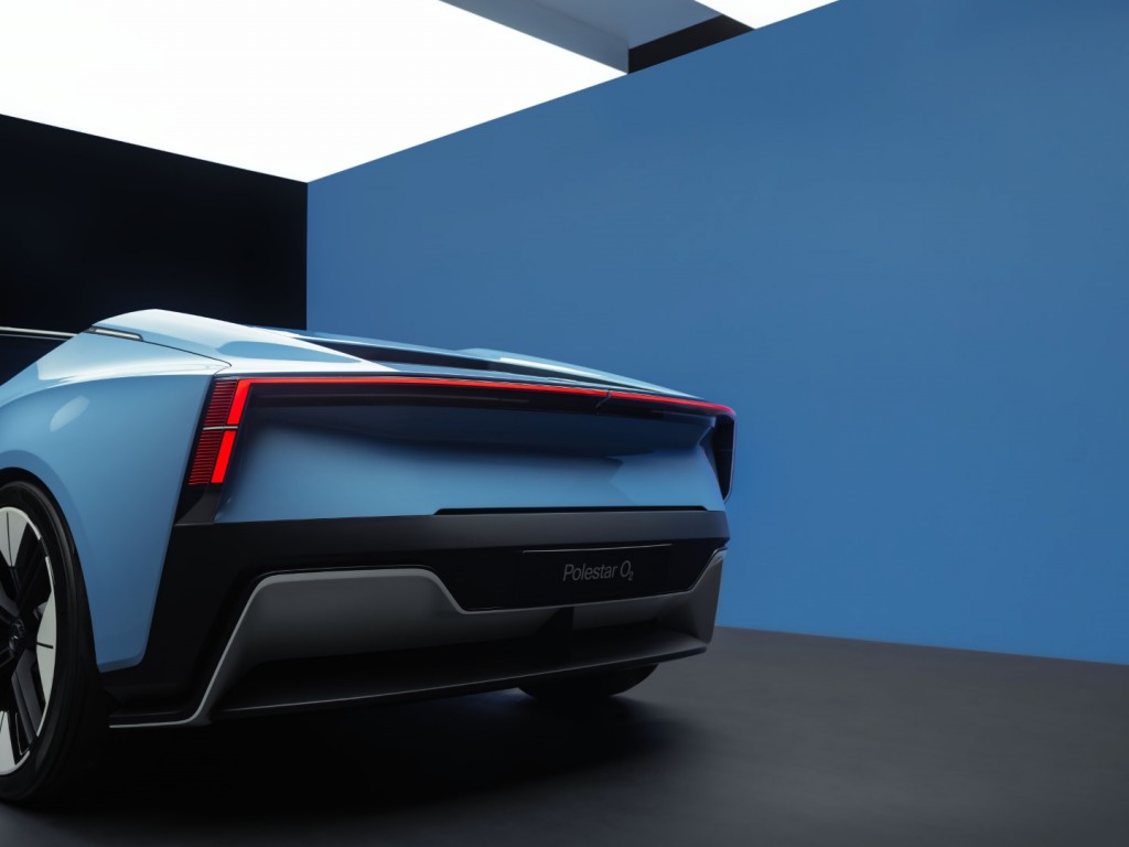656746_20220816_Polestar_electric_roadster_concept