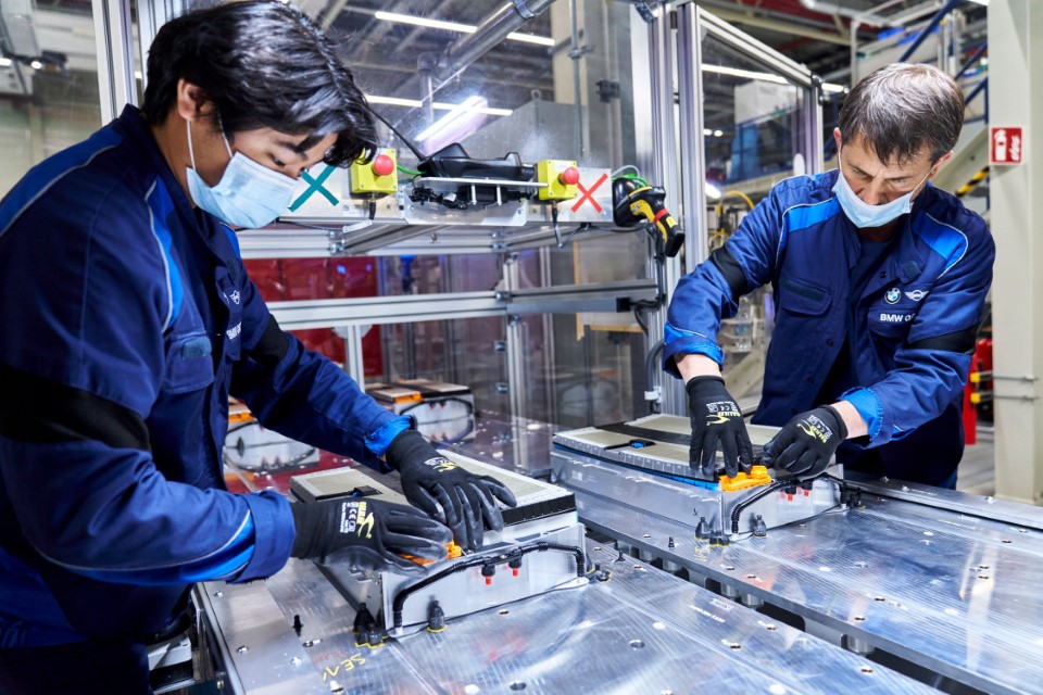 P90466315_lowRes_cells-are-assembled-