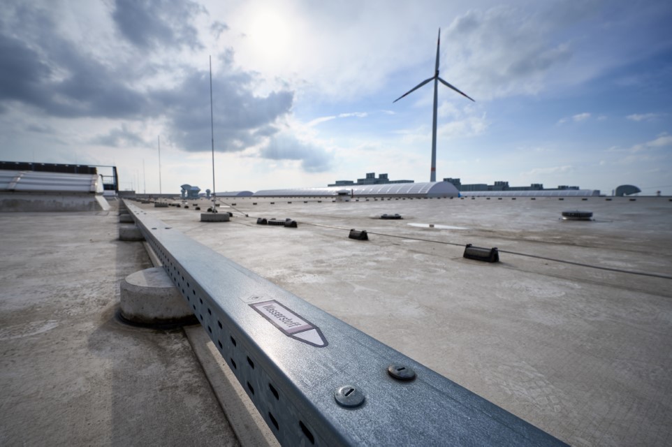 P90483561_highRes_bmw-group-plant-leip