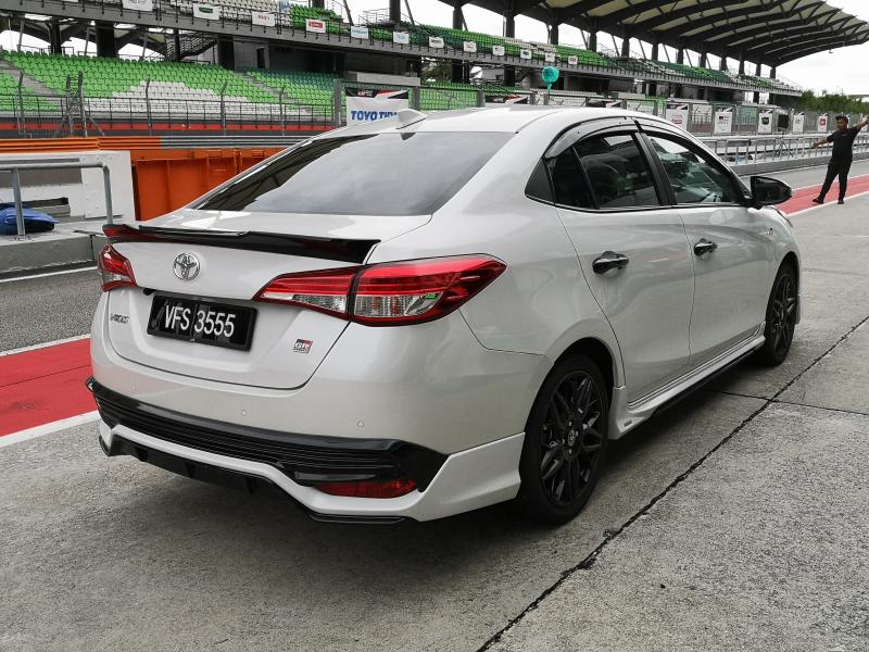 TGR_Vios_GR-S_2