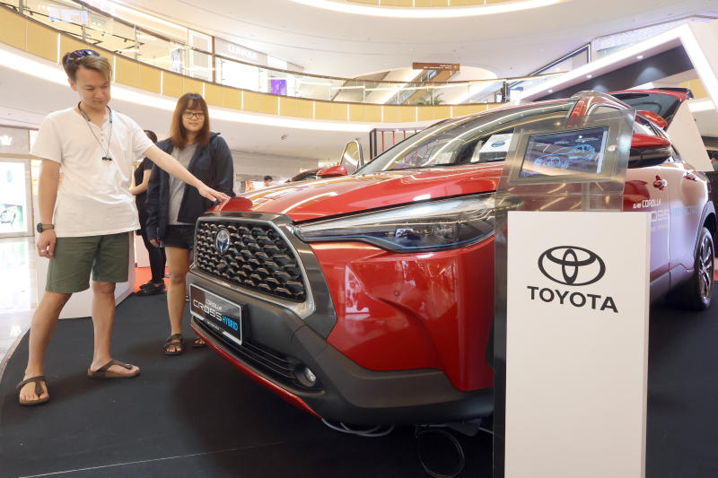Leong and wife Shye Lim checking out the Toyota Corolla Cross Hybrid.