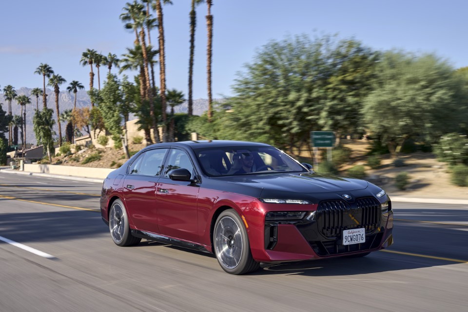 P90486096_highRes_the-new-bmw-760i-xdr