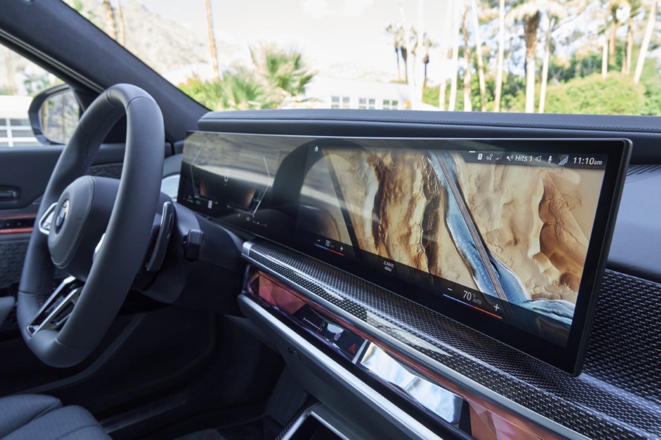 P90486108_highRes_the-new-bmw-760i-xdr