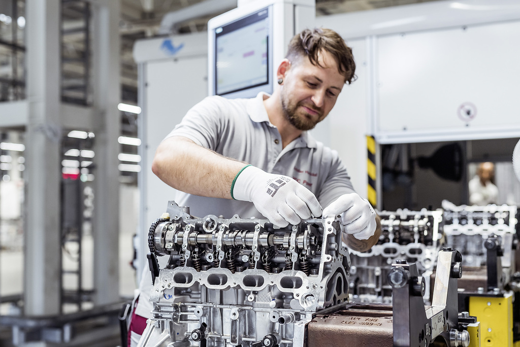 100 % elektrisch: Mercedes-Benz Produktionsordnung für E-Antriebe festgelegt100% electric: Mercedes-Benz production setup defined for electric drive systems