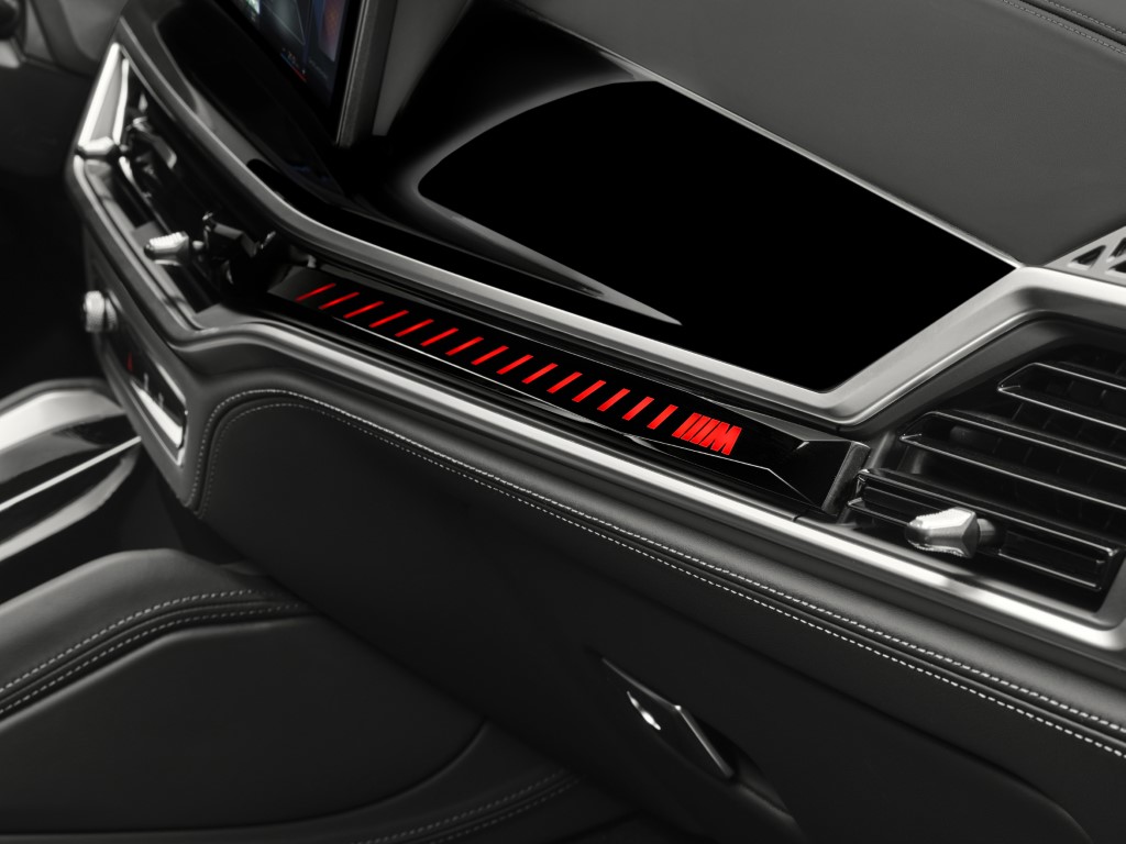 P90492291_highRes_the-new-bmw-x6-m60i-