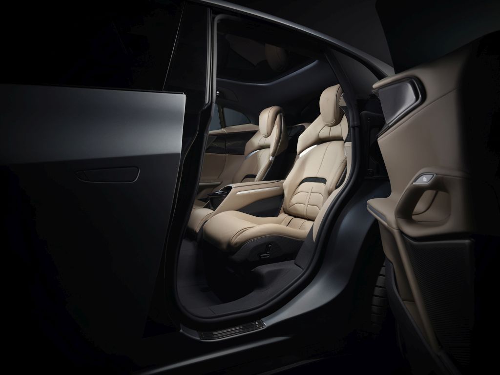 16_rear_door_seats_HR_A4