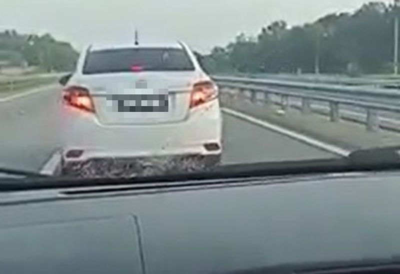 News: Cops looking for motorist who stopped on fast lane of highway ...