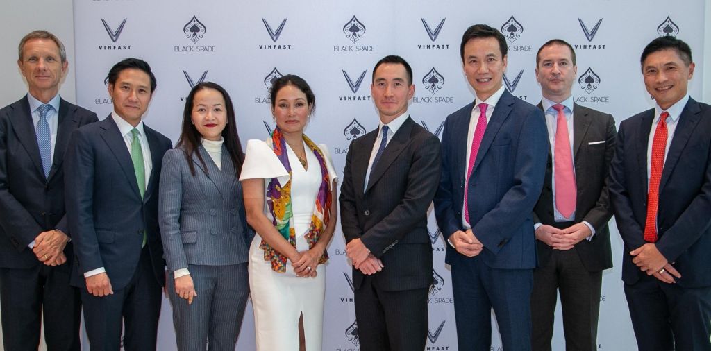 VietsinUS_BlackSpade_Vinfast