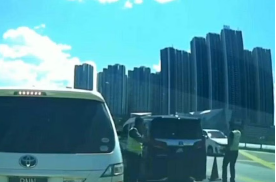 News: Malaysian banned from Singapore after cutting queue and driving ...