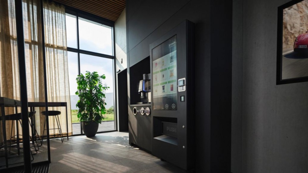 2307_BP_PORSCHE_CHARGINGSTATION_04-0270_230720