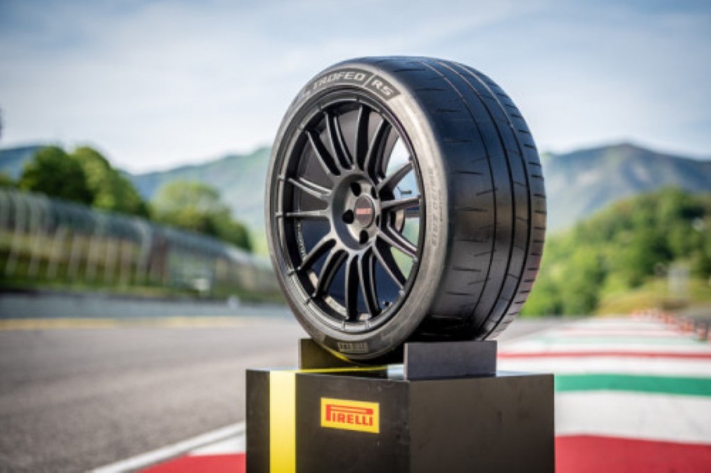 500_pirelli-p-zero-trofeo-rs-amb4