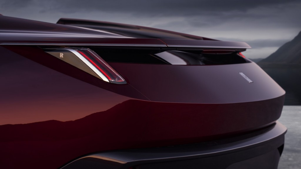 17LaRoseNoireDroptail.