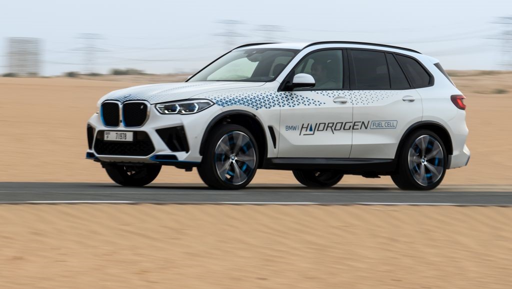 P90516252_highRes_bmw-ix5-hydrogen-hot