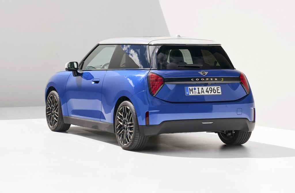 P90518422-highRes new00 (Custom)