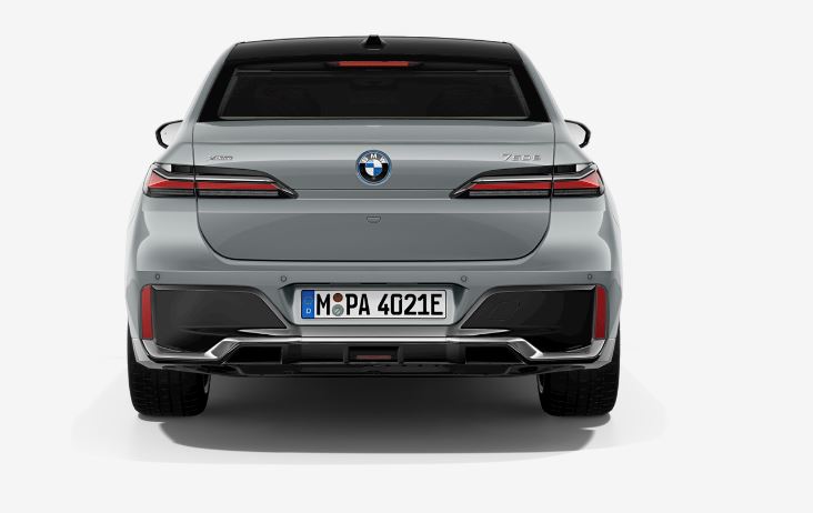 2023-11-03 02_39_00-5. The New BMW 750e xDrive M Sport-M Brooklyn Grey.png _ Powered by Box - Brave