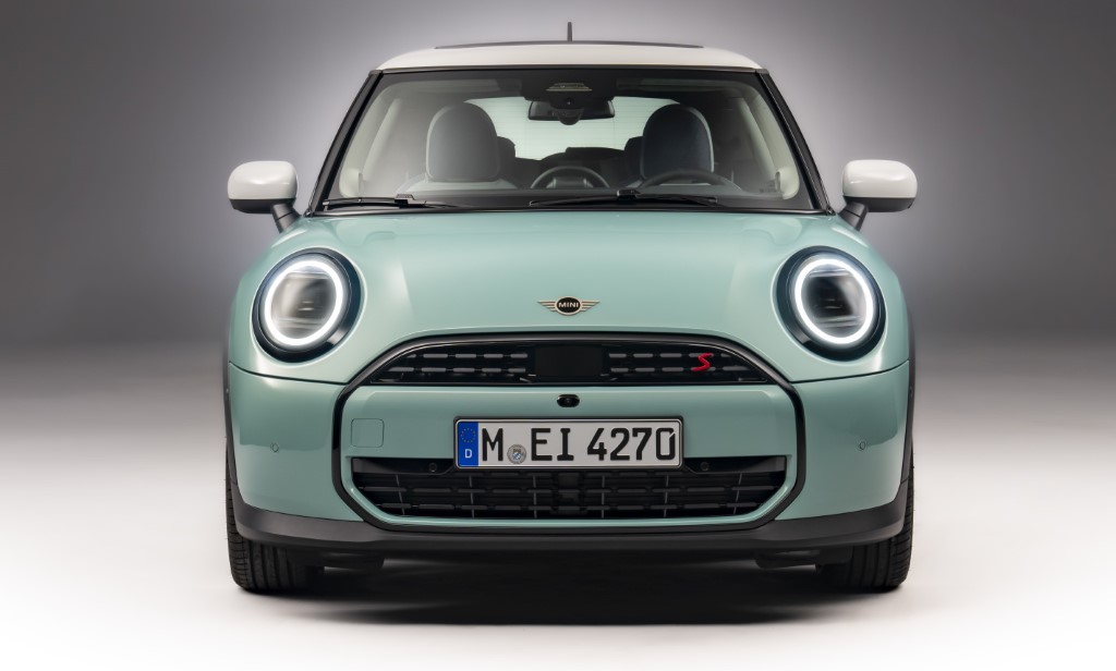 Pair Of Power Heated Side View Mirrors For Mini Cooper S (2002-2008) – Paint-to-Match Black, Direct Fit By AM Autoparts