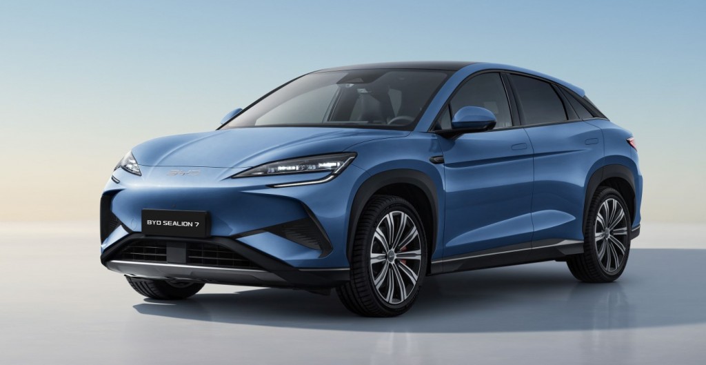 BYD_SEALION_7_makes_European_debut_at_Paris_Motor_Show(11)