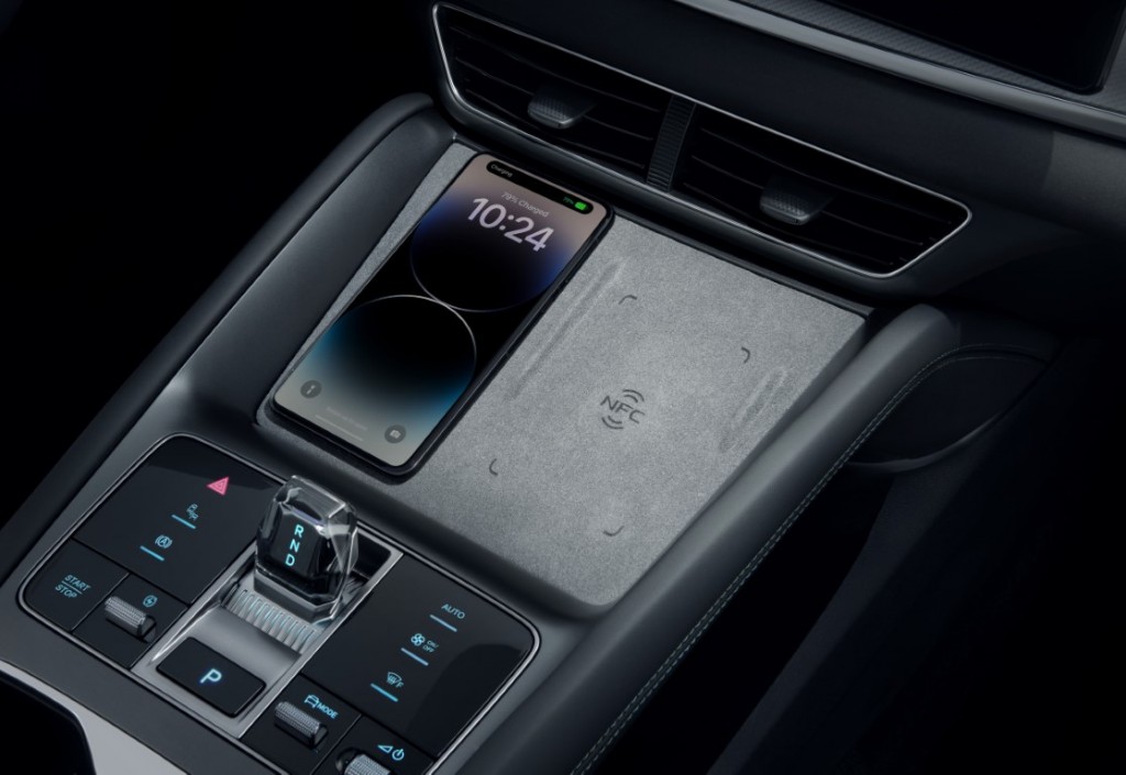 BYD_SEALION_7_makes_European_debut_at_Paris_Motor_Show(8)