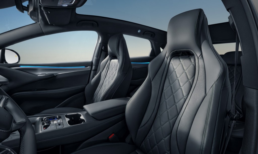 BYD_SEALION_7_makes_European_debut_at_Paris_Motor_Show(9)