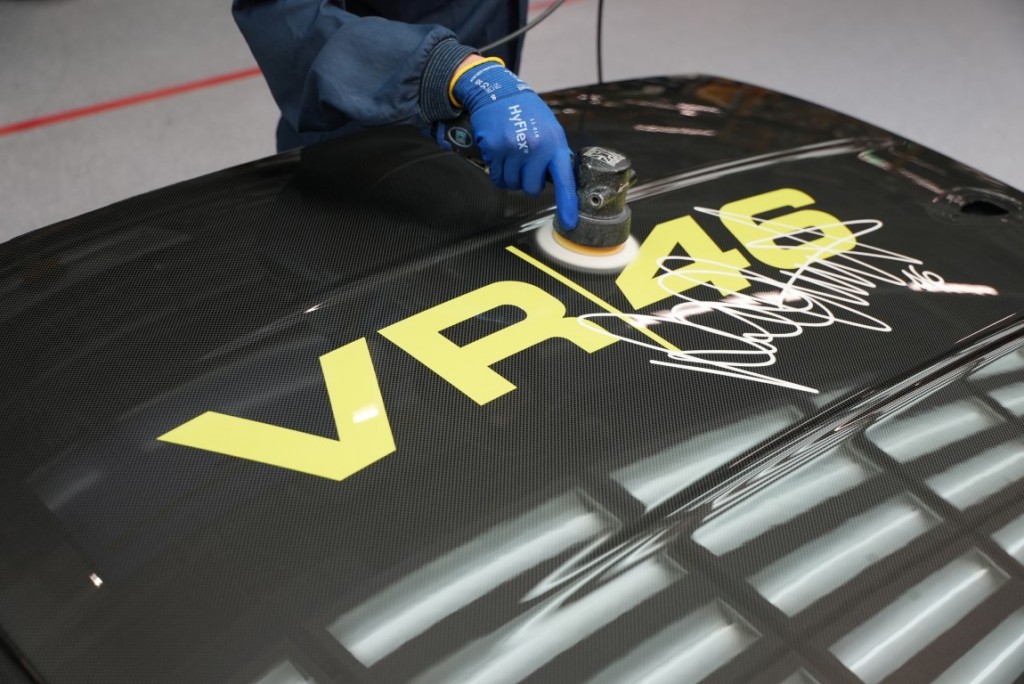 P90600491_highRes_bmw-m4-cs-edition-vr