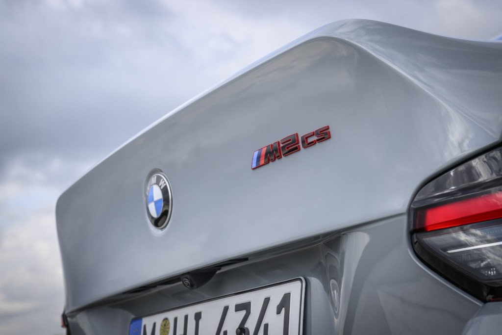 P90600888_highRes_the-new-bmw-m2-cs