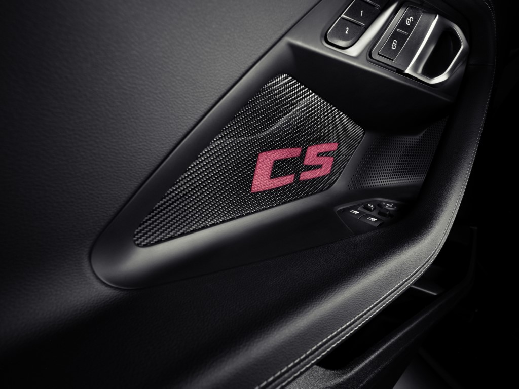 P90600920_highRes_the-new-bmw-m2-cs