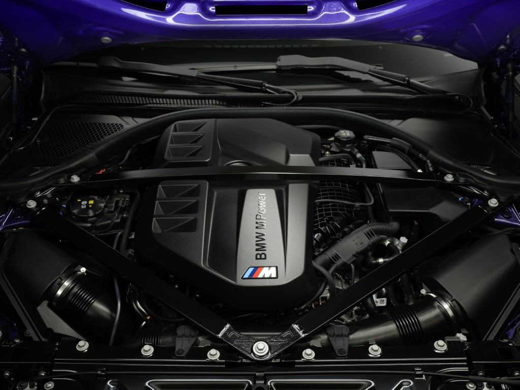 P90600921_highRes_the-new-bmw-m2-cs