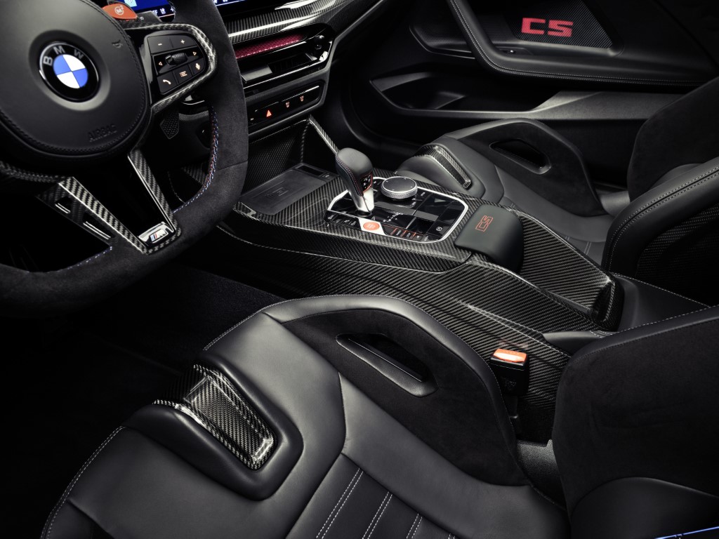 P90600922_highRes_the-new-bmw-m2-cs