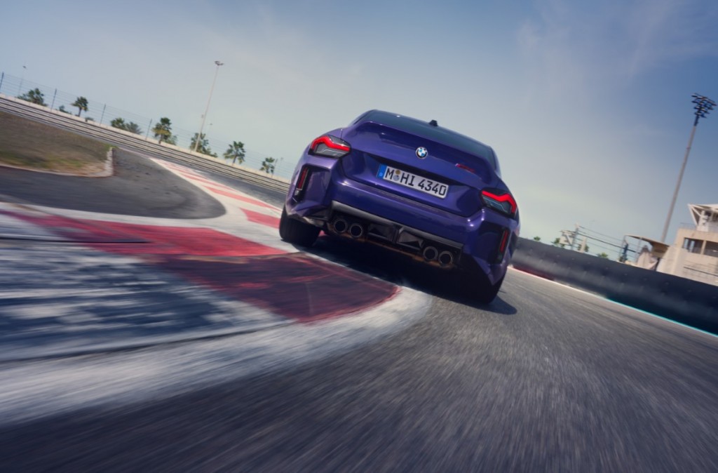 P90600946_highRes_the-new-bmw-m2-cs