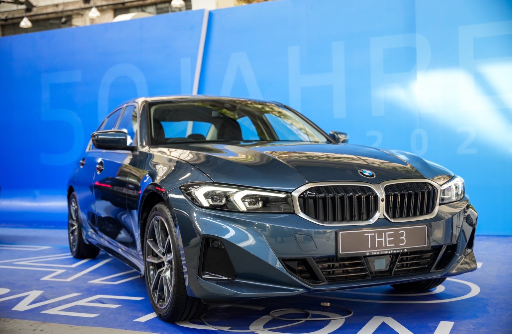 02. The New BMW 320i Sport (Custom)