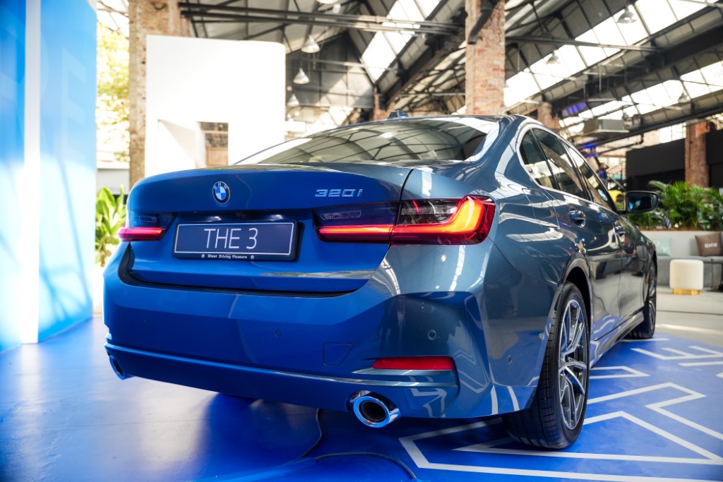 03. The New BMW 320i Sport (Custom)
