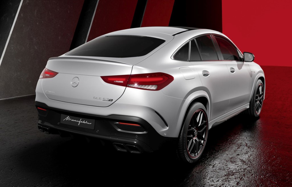 2025 / Mercedes-AMG GLE 63 S 4MATIC+ Coupé MANUFAKTUR Arctic Silver Edition / Energieverbrauch kombiniert: 12,7-12,4 l/100 km; CO2-Emissionen kombiniert 288-281 g/km, CO2-Klasse: G;Energieverbrauch kombiniert: 12,7-12,4 l/100 km; CO2-Emissionen kombiniert 288-281 g/km, CO2-Klasse: G* 2025 / Mercedes-AMG GLE 63 S Coupé MANUFAKTUR Arctic Silver Edition / combined energy consumption 12.7-12.4 l/100 km; combined CO2 emissions 288-281 g/km; CO2 class: G;combined energy consumption 12.7-12.4 l/100 km; combined CO2 emissions 288-281 g/km; CO2 class: G*