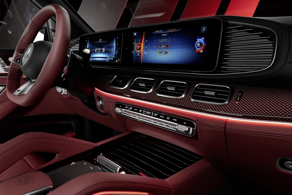 2025 / Mercedes-AMG GLE 63 S 4MATIC+ MANUFAKTUR Arctic Silver Edition / Energieverbrauch kombiniert 12,8-12,5 l/100 km; CO2-Emissionen kombiniert 291-283 g/km, CO2-Klasse: G;Energieverbrauch kombiniert 12,8-12,5 l/100 km; CO2-Emissionen kombiniert 291-283 g/km, CO2-Klasse: G* 2025 / Mercedes-AMG GLE 63 S MANUFAKTUR Arctic Silver Edition / combined energy consumption 12.8-12.5 l/100 km; combined CO2 emissions 291-283 g/km; CO2 class: G;combined energy consumption 12.8-12.5 l/100 km; combined CO2 emissions 291-283 g/km; CO2 class: G*