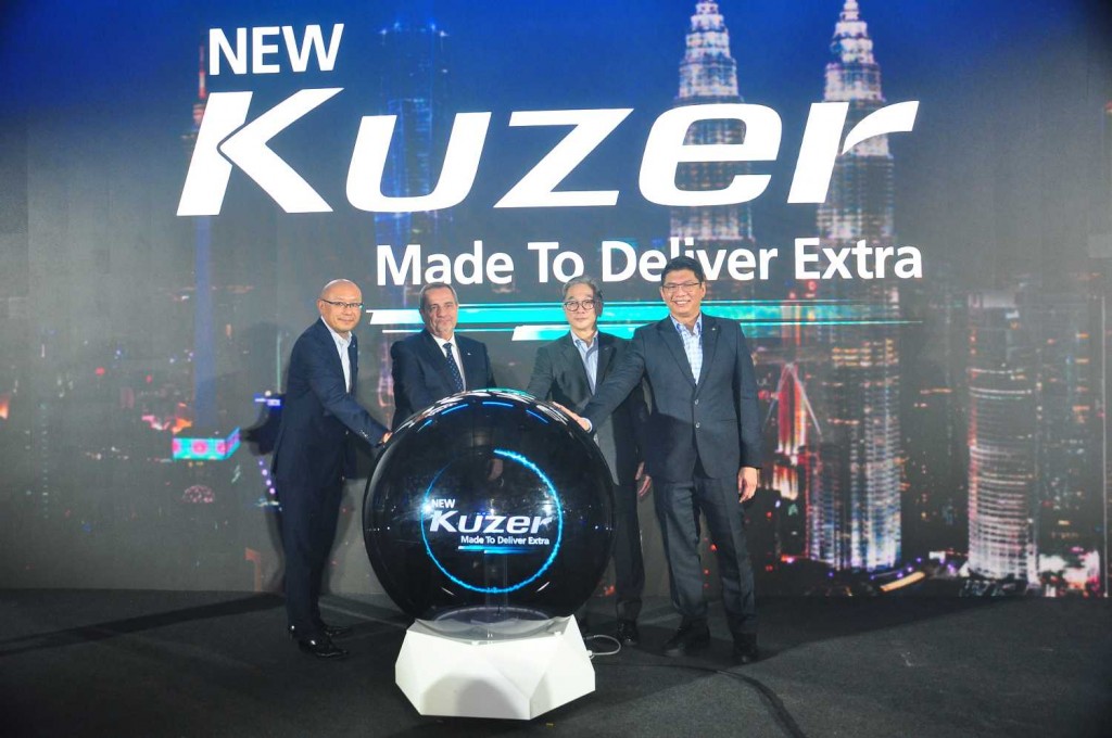 (From left) Keiichiro, UD Trucks International Sales managing director Asia Pacific Eric Labat, TCIE executive director Tan Keng Meng and Loh.
