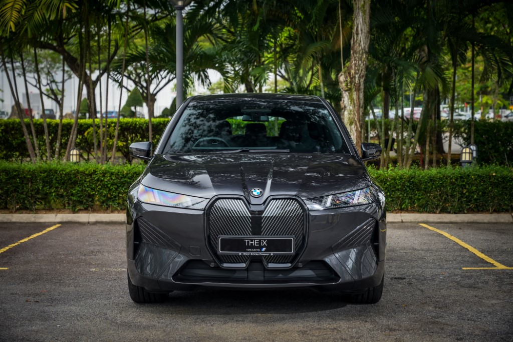 01. The New BMW iX xDrive45 Sport (Custom)