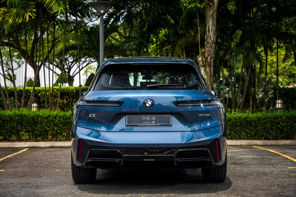 05. The New BMW iX xDrive60 M Sport Pro (Custom)