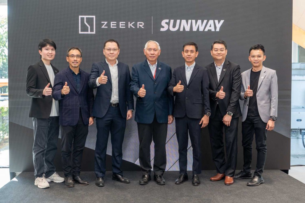 Yeoh (centre) with the management teams from Sunway Trading and Zeekr Malaysia.