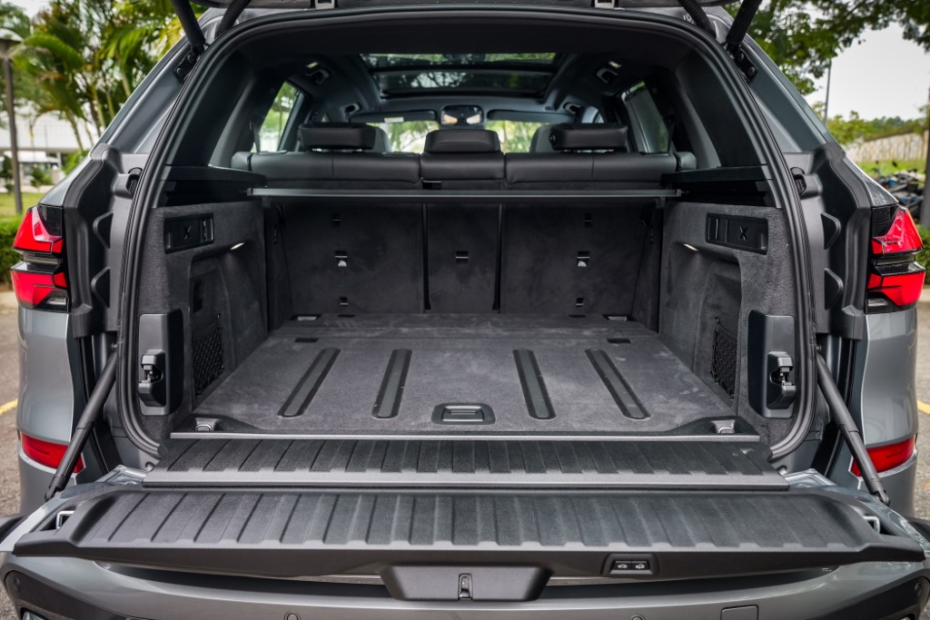 14. The New BMW X5 xDrive40i M Sport (Custom)