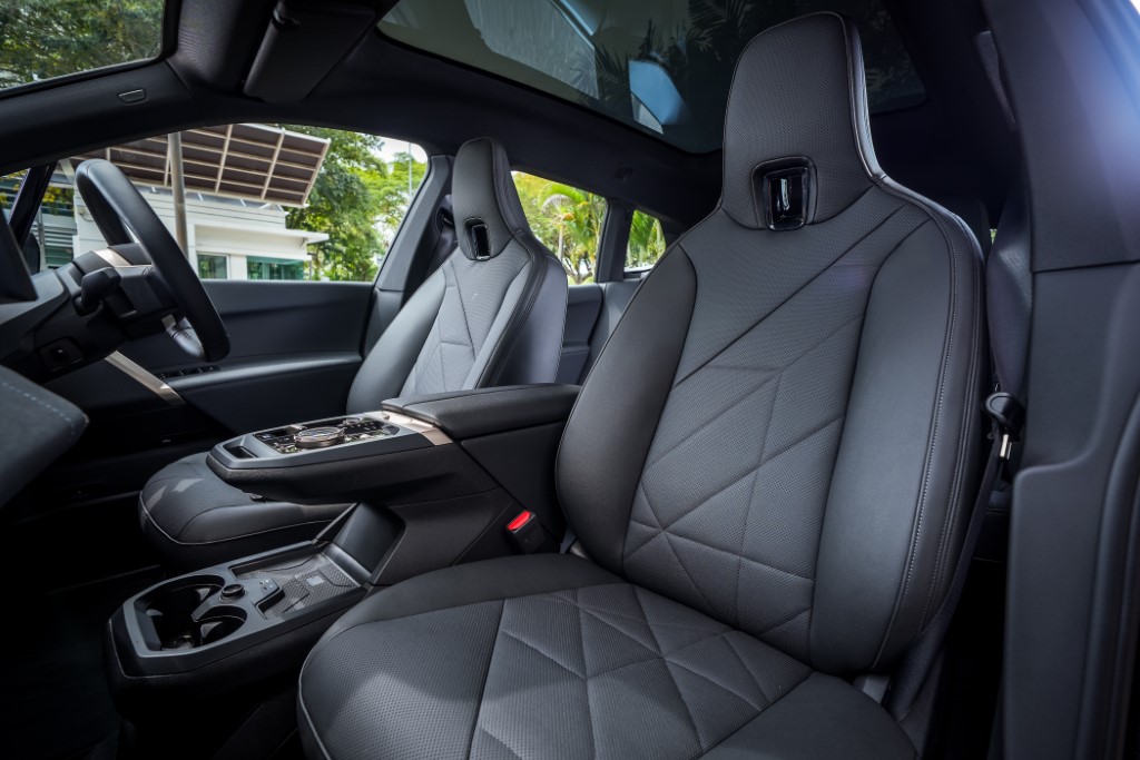 22. The New BMW iX xDrive45 Sport (Custom)