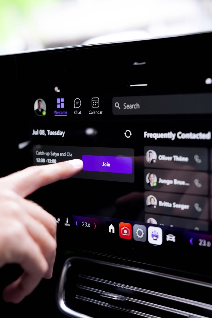 Mercedes Benz erweitert Zusammenarbeit mit Microsoft: mehr Produktivität im Auto mit verbesserter Meetings App für Teams, Intune-Integration und Copilot Mercedes-Benz expands collaboration with Microsoft to boost in-car productivity with Enhanced Meetin