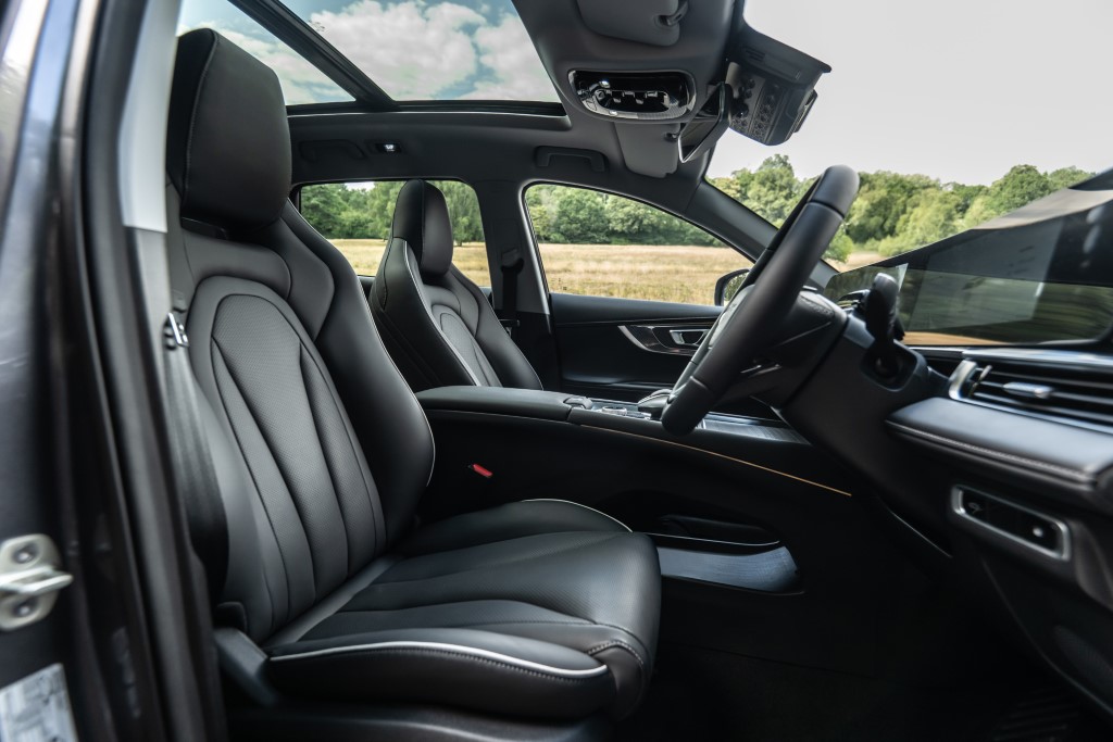 4. CHERY TIGGO 7 Super Hybrid_interior front seats (Custom)