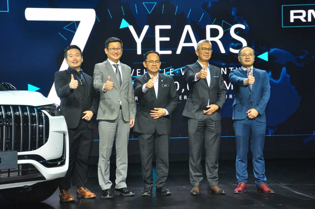 (From left) Bien, Cheng, Hanafi, Tengku Zafrul and Chen.