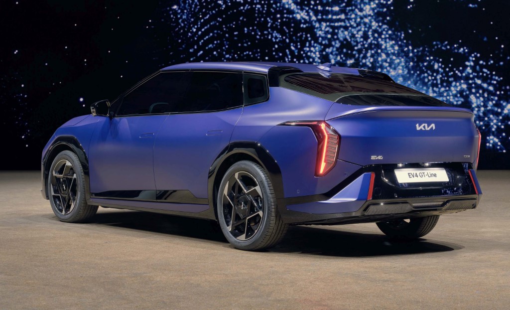 EV4 Fastback 'GT-Line' (EU) - Yacht Blue (Matt) (2) bew09 (Custom)